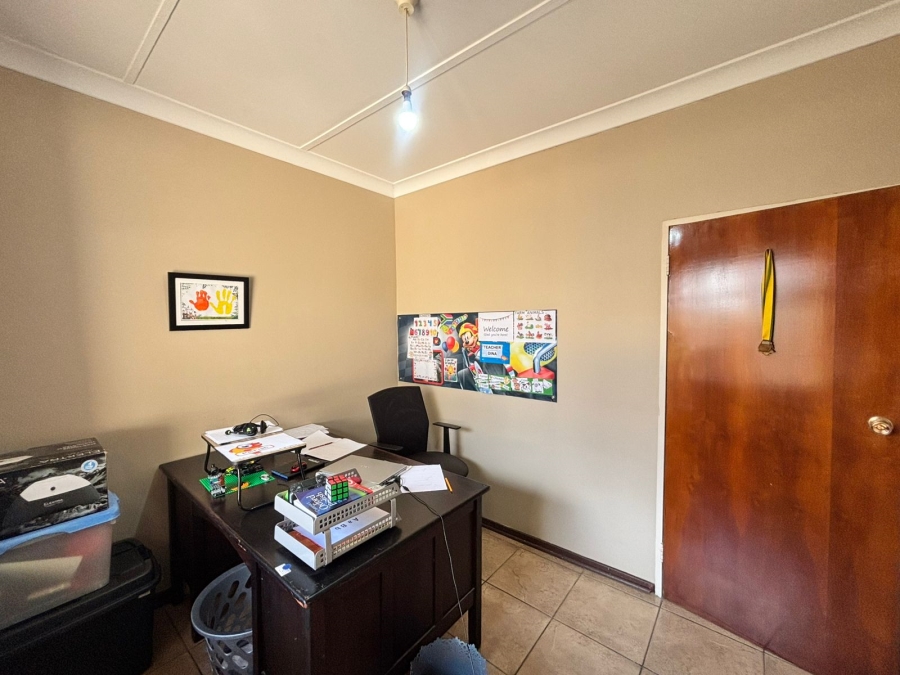 3 Bedroom Property for Sale in La Hoff North West